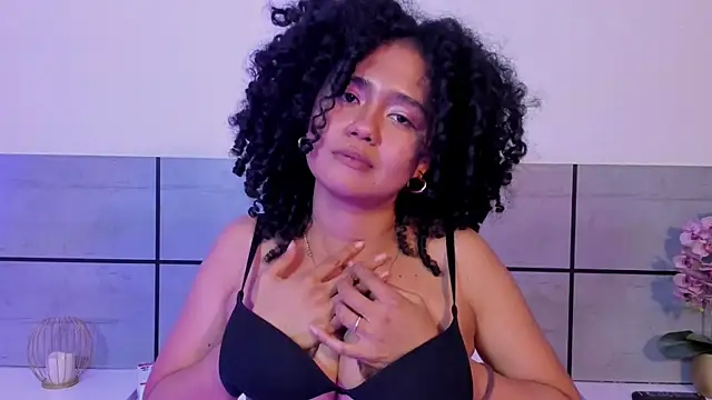 Kiraspell live cam on StripChat
