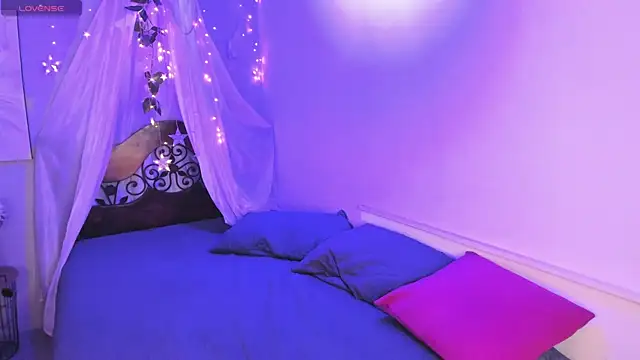 julianaaldanaa live cam on StripChat