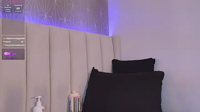 Mia_blackthorne live cam on StripChat