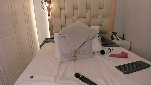 lilyth_bloom (F young) - fuck my pussy with dildo