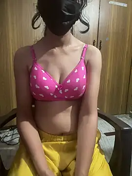 kiaraqueen7 live cam on StripChat