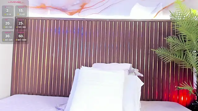 mia_pineda webcam