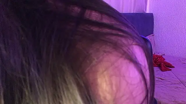 amelia_hall webcam