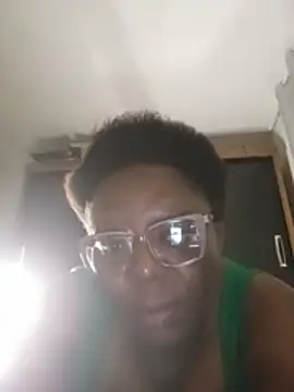 BoobsQueeen webcam
