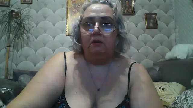 MarinaFarina53 live cam on StripChat