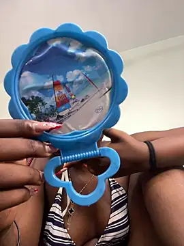 GoldenZuri webcam