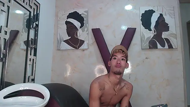 PRETTY_LOVERS1 live cam on StripChat