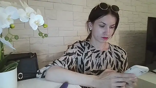 JuliaLovely live cam on StripChat