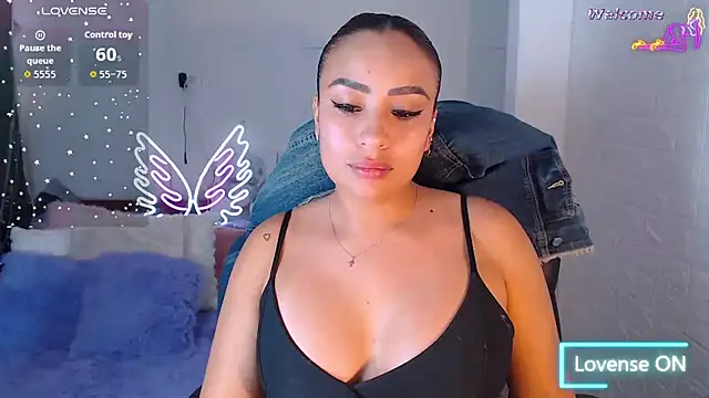 Paulina_627 live cam on StripChat