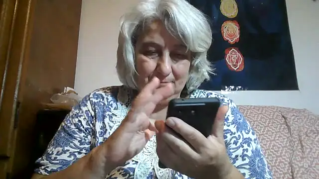 ExquisiteMature live cam on StripChat