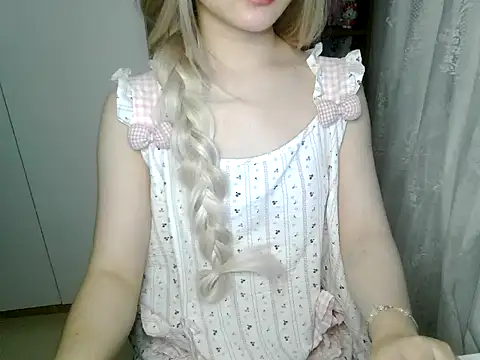 _hihihahaa_ live cam on StripChat