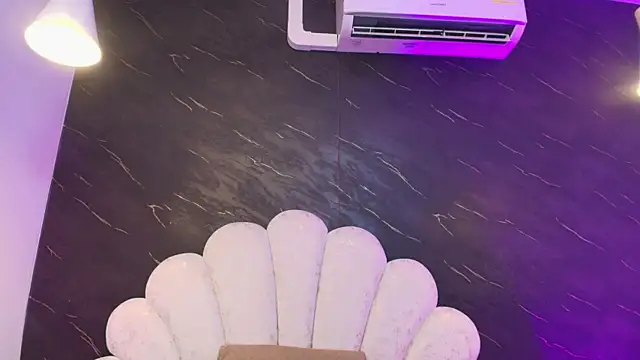 _MiaBrown_ webcam