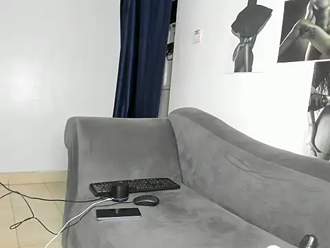 tinydolll live cam on StripChat