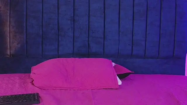 Katiaa_n live cam on StripChat