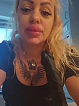 Lorelay369 live cam on StripChat