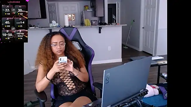 ReeseZen live cam on StripChat