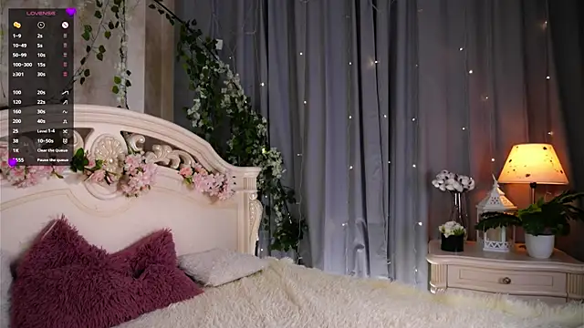 MelaineCore live cam on StripChat