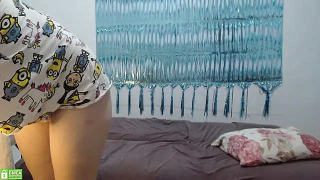 VerySweetKate111 live cam on StripChat