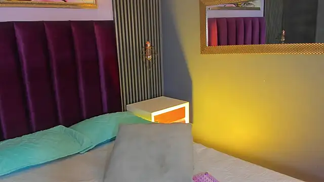 LauraAristizabal live cam on StripChat