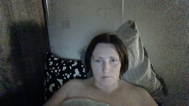 AllaSowinskaya live cam on StripChat