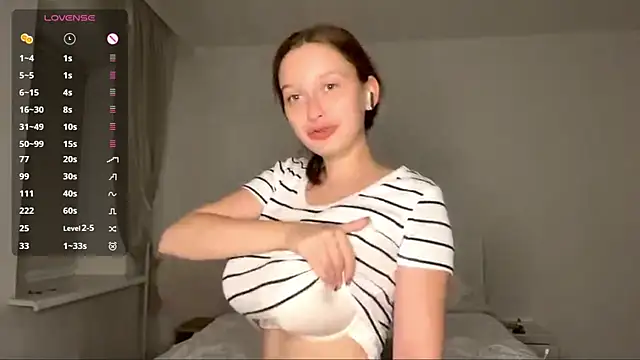 Eva_Shining_Star live cam on StripChat