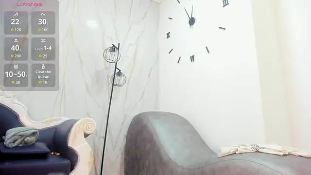 Modella: ViolettaNaughty