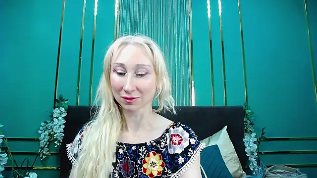 KissDreamm live cam on StripChat