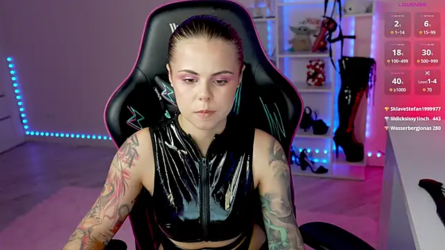 QueenAliceX live cam