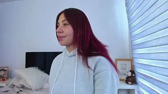 melanie_roux__ - Melanie_roux__'s free webcam - UK Sex Cams