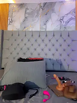 la_indiia (F young) - Bounce my tits with saliva. + big dildo