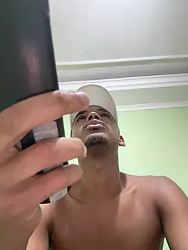 pretin19cm1 live cam on StripChat