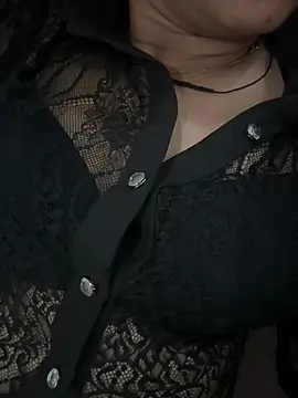 loviiie (Ask my age) - Showing boobs