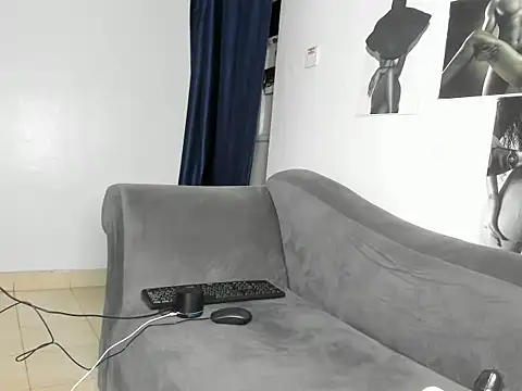 tinydolll - Tinydolll's free webcam - UK Sex Cams