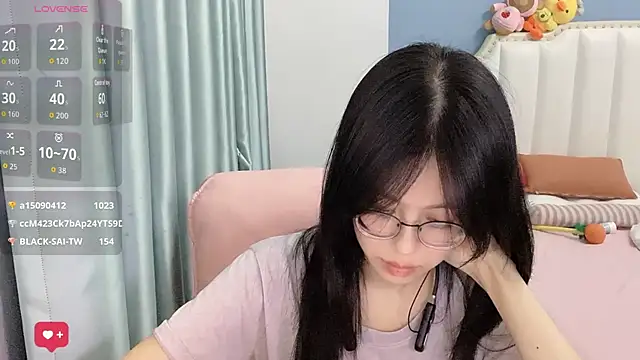 Luna-666 live cam on StripChat