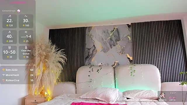 CarolineFyre live cam on StripChat