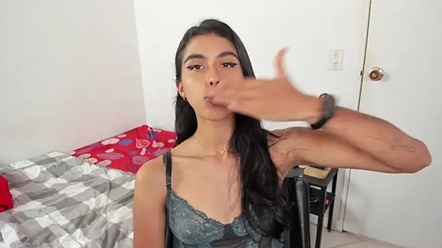 Mazikeen__18 live cam on StripChat