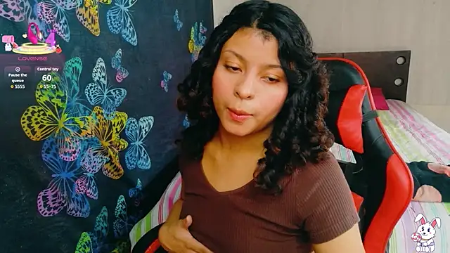 Lulupeach69 live cam on StripChat