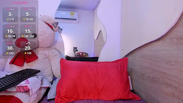 orianna_21 - ORIANNA_21's free webcam - UK Sex Cams