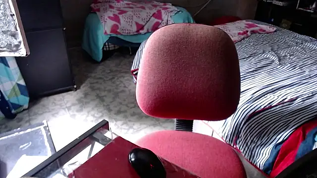 Barbiegomez live cam on StripChat