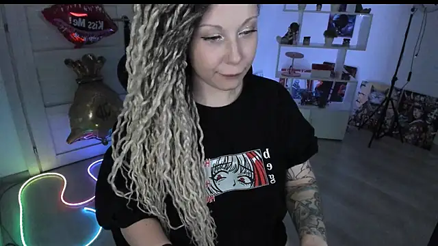 HoneySallyMoore live cam on StripChat