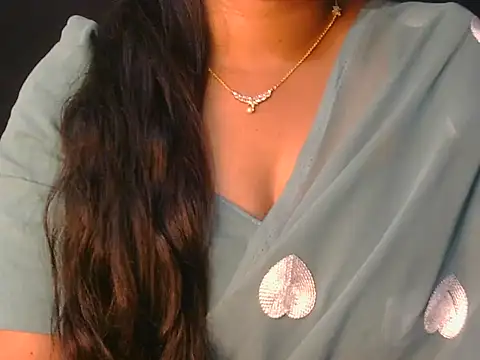 priyanka_rao (F young) - remove bra n cover with saree