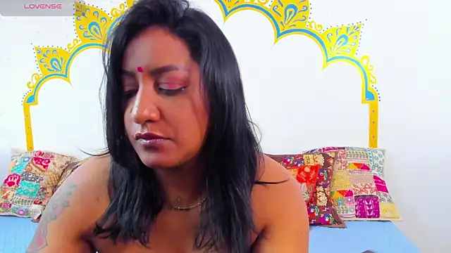 LadyNahir webcam