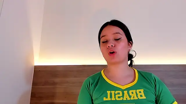 thamiina__ live sex cam