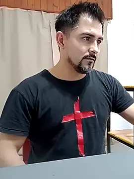 Bradd_32 live cam on StripChat