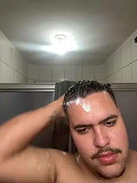 Zbear18 live cam on StripChat