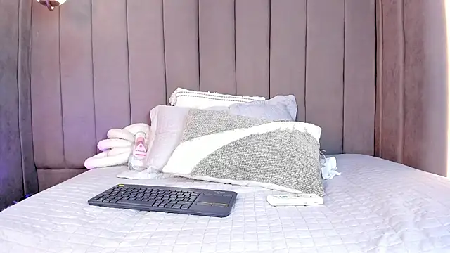 Ashley_Beaomunt webcam