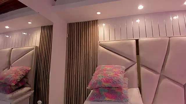 chloe_larson webcam