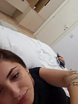 Amira_Luxe webcam