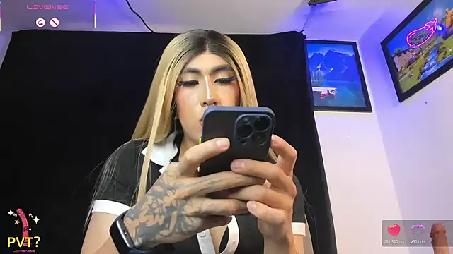 naughty_trans_dolls webcam