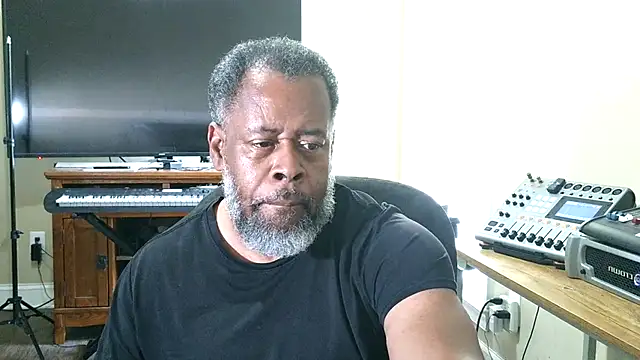cleozevo1961 (M grandpa) - #american #big-cocks #black-hair #cam2cam #chunky #dirty-talk #ebony #grandpas #hd #luxurious-privates #orgasm #recordable-privates #recordable-publics #sexting #small-audience #straight